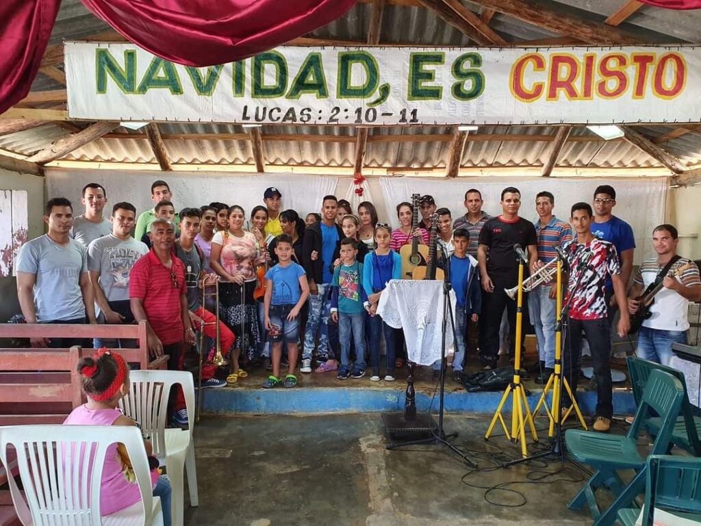 miembros del ministerio manos arpa y voz